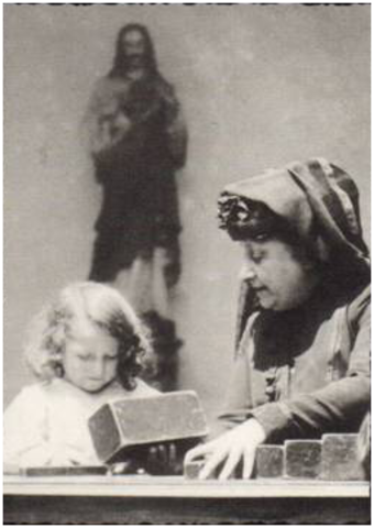 DEJA LA CONSULTA MÉDICA Y SE DEDICA AL TRABAJO PEDAGÓGICO