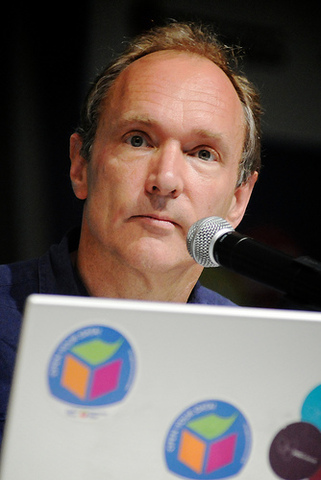 TIM BERNARS-LEE: CRIA A WWW