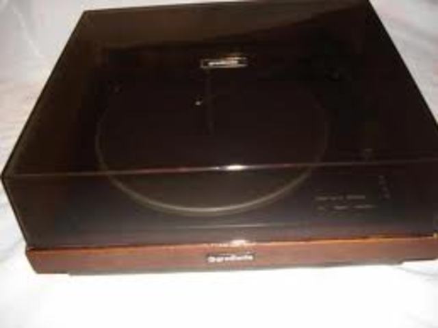 escutava musicas no toca discos dos pais