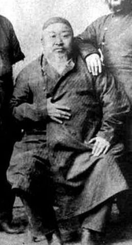 Умер в 1904 году