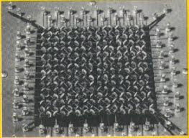 Fue desarrollada la primera memoria creeada por Jay Forrester