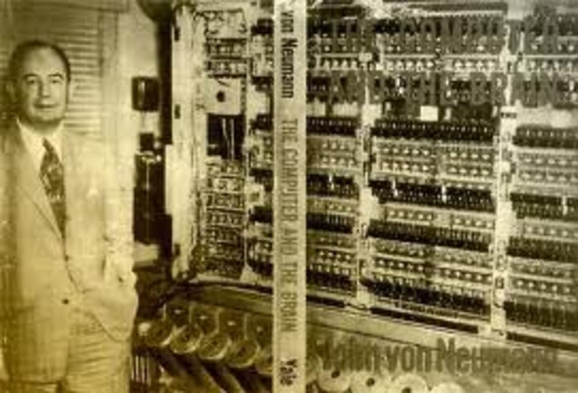 Comienza a operar la EDVAC