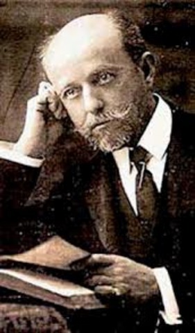 Julio Cervera Baviera logra transmitir la voz humana -y no señales- sin hilos entre Alicante e Ibiza.