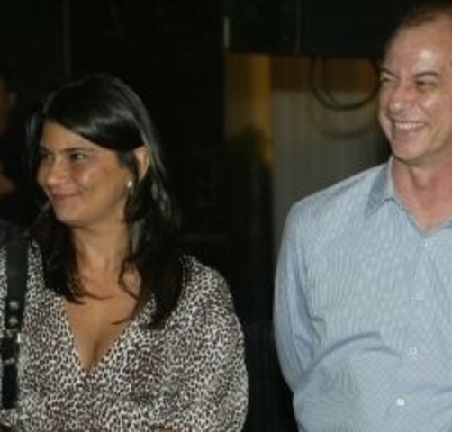 Casa-se com Patrícia Saboya