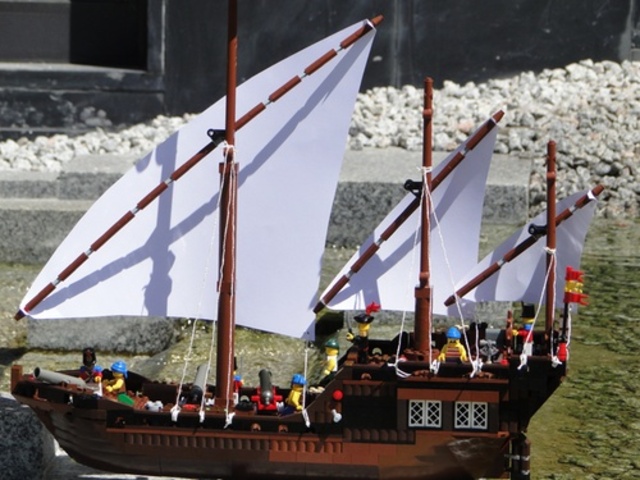 Columbus lands in the Bahamas