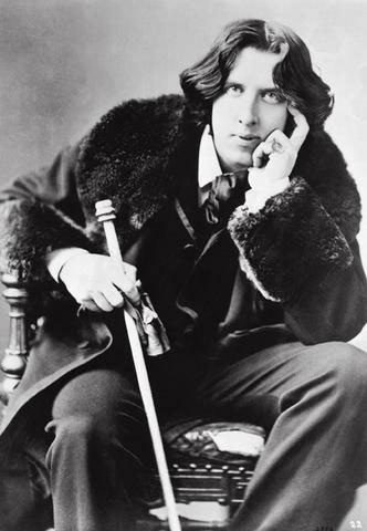 Nace Oscar Wilde