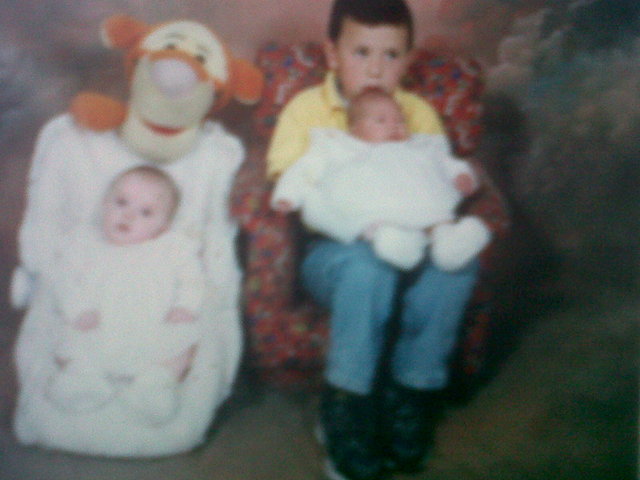 mis 2 sombrinas mayores  Lina Maria  y  Daniela