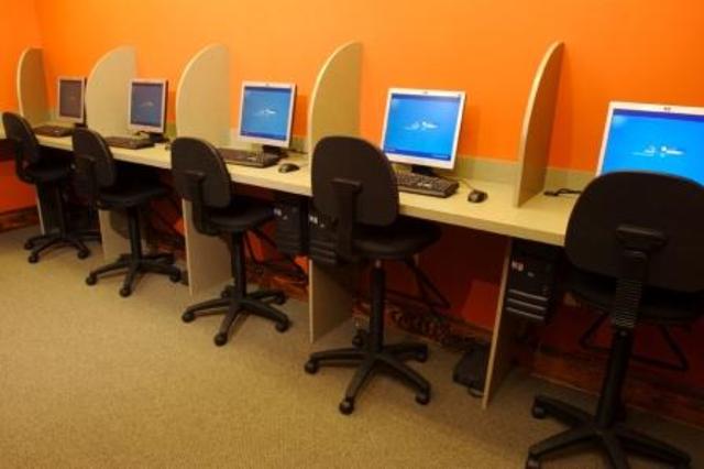 Trabajo en un cyber cafe