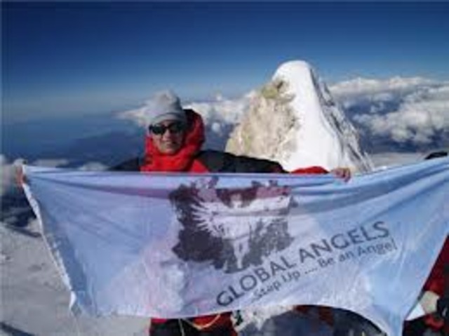 Bear grylls clime mount everest