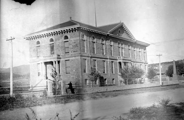 Santa Fe becomes the capital