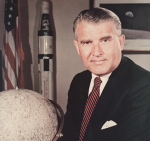 Wernher Von Braun popularizes idea of men on the moon!