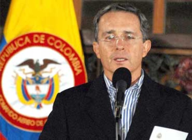 12 de octubre: Los presidentes de Colombia, Álvaro Uribe y de Venezuela Hugo Chávez, se reúnen para la inauguración de una estación del Gasoducto Transcaribeño