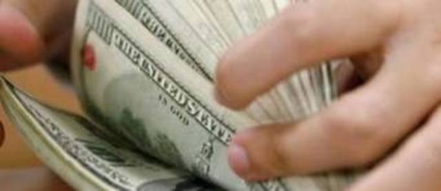 Empresas y Gobierno bajaron el nivel de la deuda externa