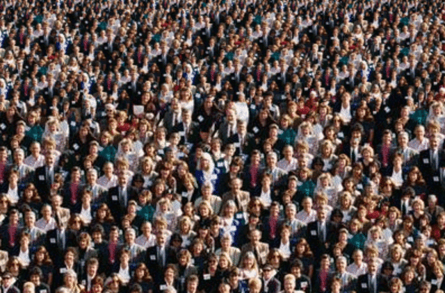 The population reached to 475,000