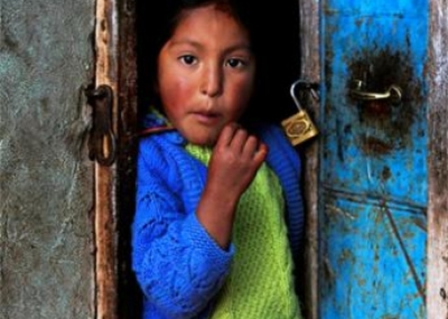 Desarrollo = crecimiento económico sino también el nivel de vida de la población = desarrollo económico y social