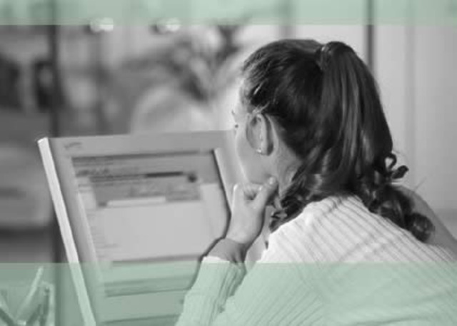 Primeros cursos a través de estudios a distancia.