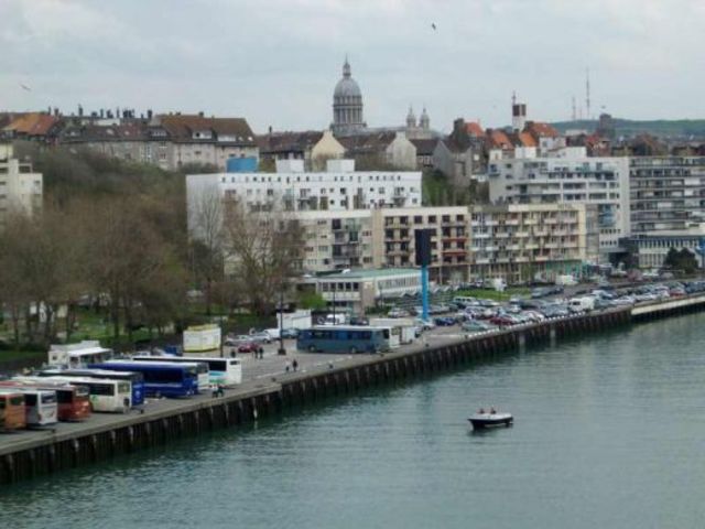 Partió a Francia donde estuvo hasta su muerte