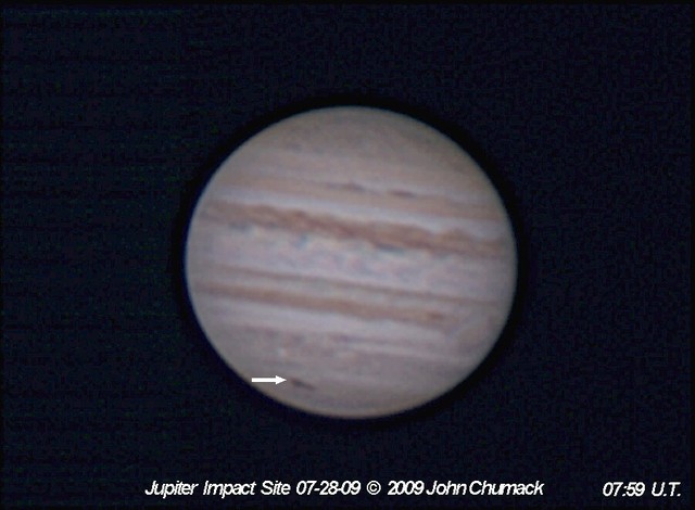 Comet/Asteroid crashes into Jupiter's southern hemisphere