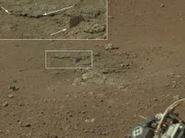 The first telephoto of Mars from Curiosity is sent to Earth