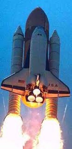 Apollo 11 shuttle reaches maximum speed of 17,500 mph