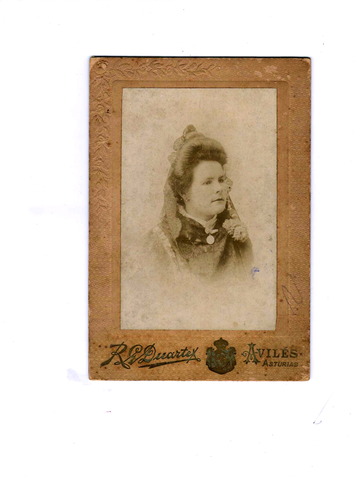 Pardo family emigrates from Spain.