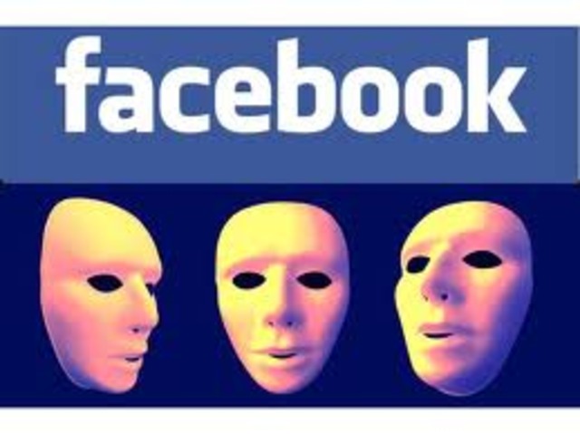 El creador de la red social Facebook Mark Elliot Zuckerberg, fue elegido el 15 de diciembre del 2010, "persona del año" por la revista Time por "haber conectado a más de 500 millones de personas en todo el mundo". En 2009 la distinción de la revista Time