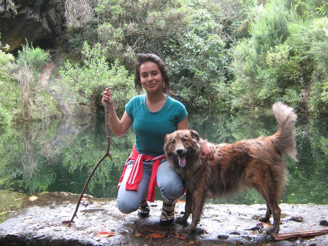EN LA REPRESA  CON MI PERRO CUSUMBO- 15 AÑOS