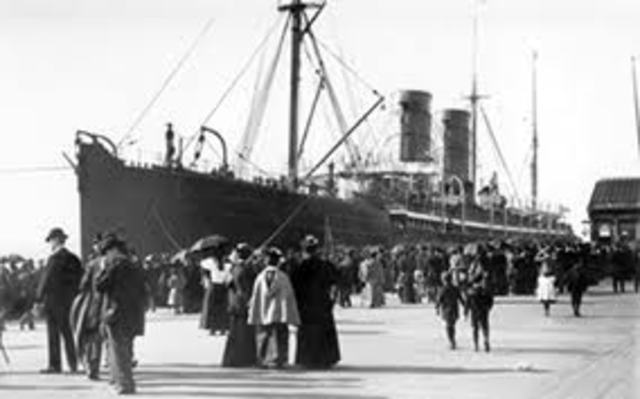 Gundersen family immigrates to US