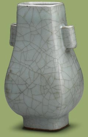 'Kuan ware, a thick glaze that has a crackle pattern was invented.