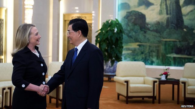 Clinton meets China leaders amid South China Sea tension