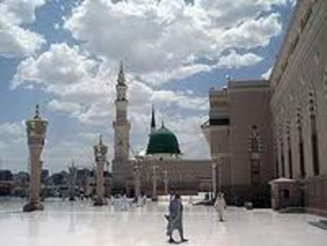 Muhammed returned to live in Medina