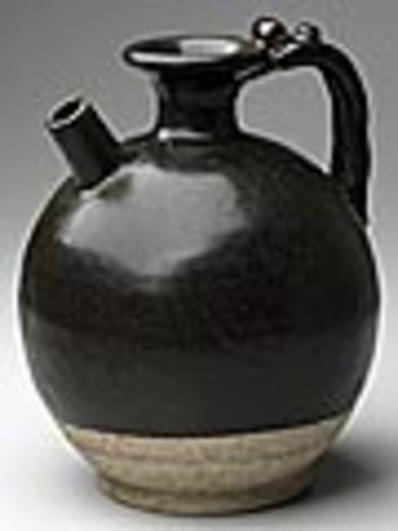 Thick black glaze ware became popular.