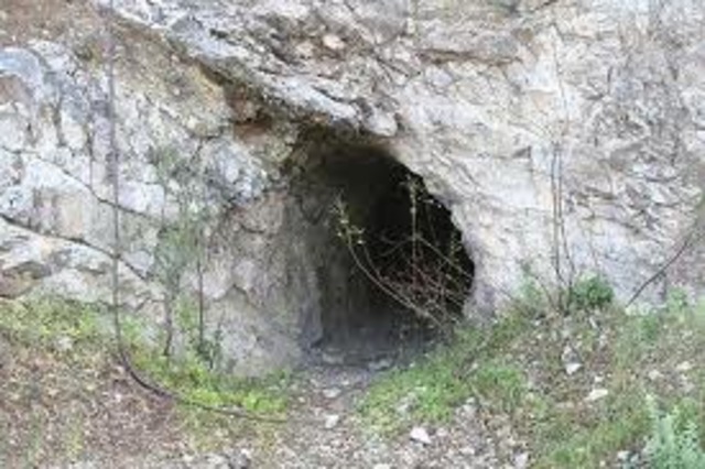 Muhammad began making long retreats to a mount cave outside of town.