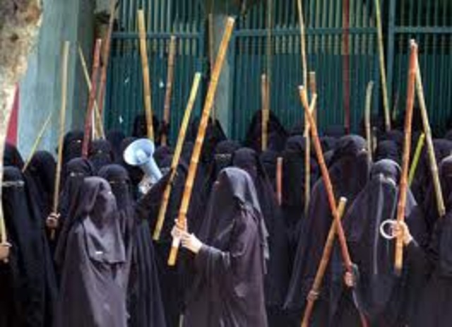 They marched on Mecca and the Meccans joined them.