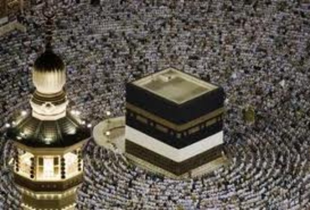 Muhammed preforms pilgrimage in Mecca