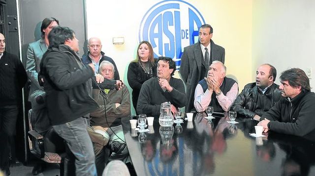 A la deriva: renuncia toda la comisión directiva