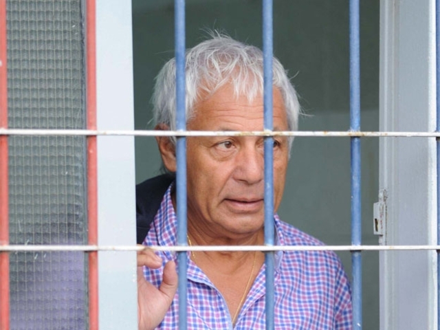 Renuncia el presidente Carlos Abdo