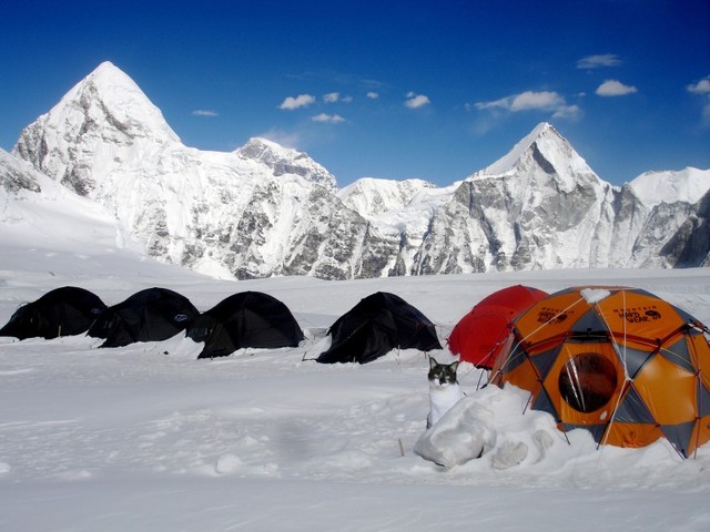 Team now stable with oxygen at camp 3, 24,000 ft