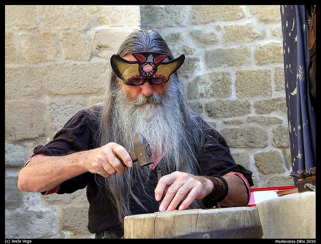 Se inventan las gafas convexas.