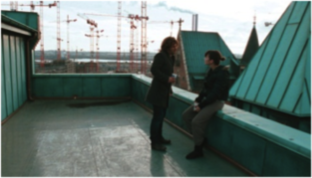 Zino und Lucia bist auf das Dach auf Lucia's Wohnung