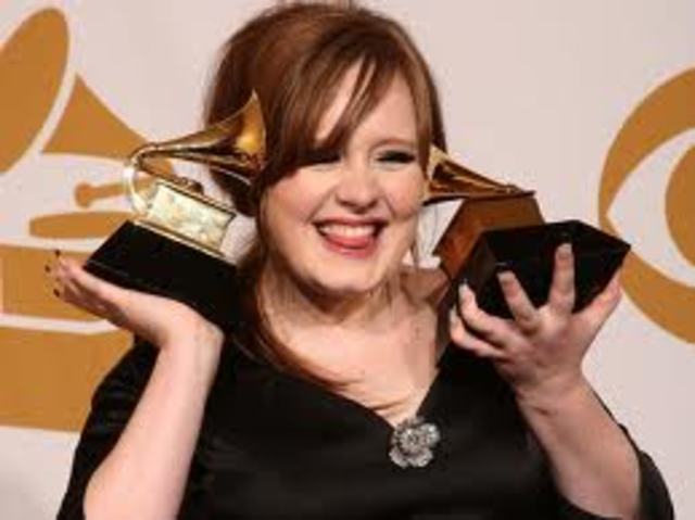 ADELE gana 2 Grammys