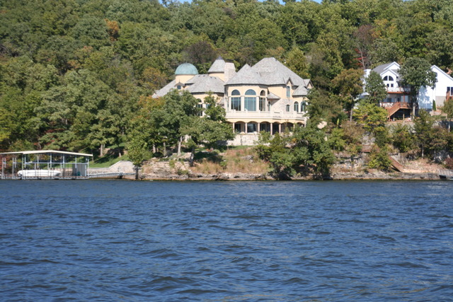 buy vacation house in Lake of the Ozarks