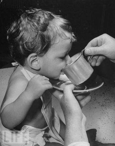 Can drink from a cup