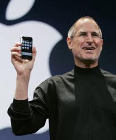Steve Jobs introduces iPhone