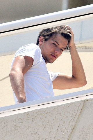 Louis Tomlinson was born