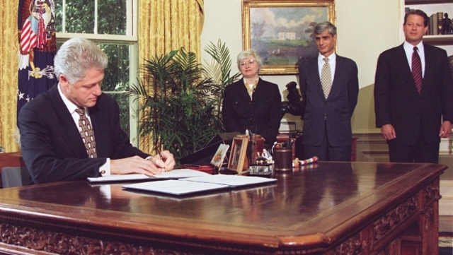 Bill Clinton signs the bill of line-item veto
