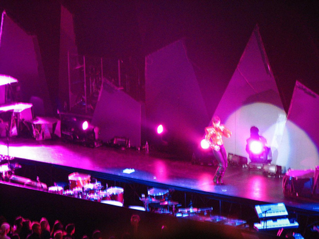 George and his friends are decide to do rap music.