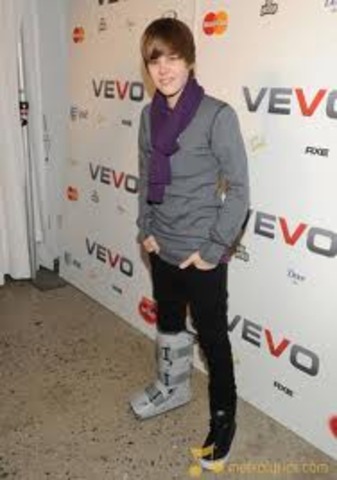 justinn broke his leg