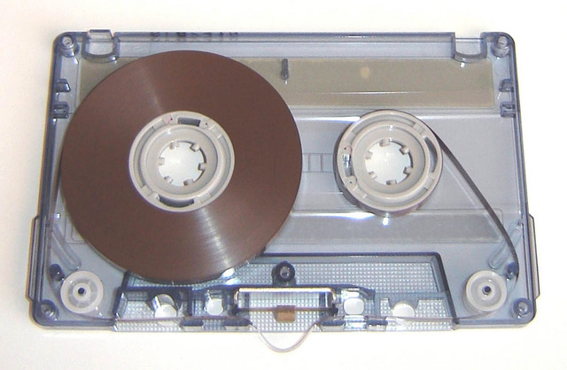 Philips produced Compact Cassettes which are reel to reel structure until now