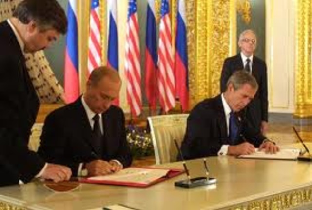 US, Russia sign nuclear disarmament treaty